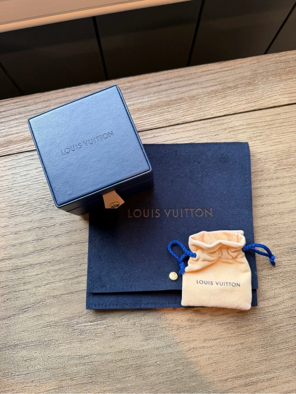 Louis Vuitton Idylle Blossom Pendant white gold and diamond